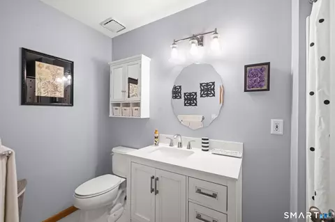 Bath - 20 Partridge Ct #20, Windsor Locks, CT 06096 photo 2 of 5