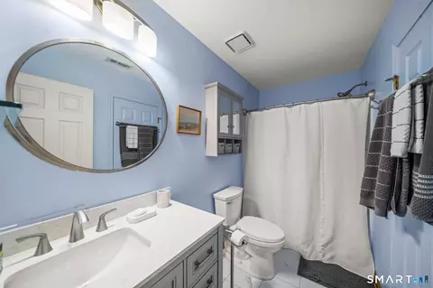 Bath - 20 Partridge Ct #20, Windsor Locks, CT 06096 photo 4 of 5