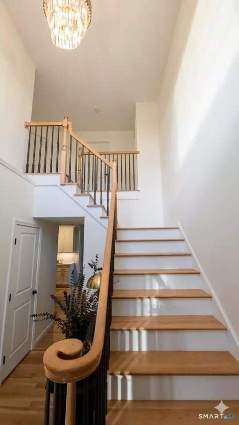 Entry Way - 20 Gino Dr, Bristol, CT 06010 photo 5 of 5