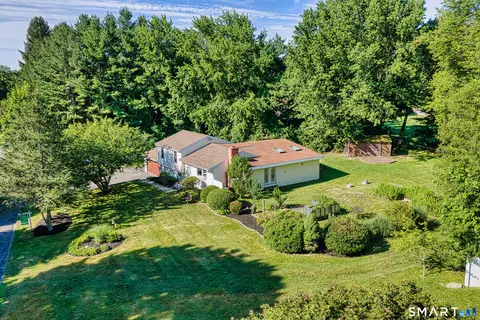 17 Woodlawn Rd, Monroe, CT 06468