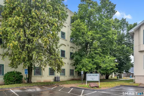 46 S Cherry St #328, Wallingford, CT 06492