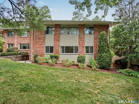 18 Southport Woods Dr #18, Southport, CT 06890