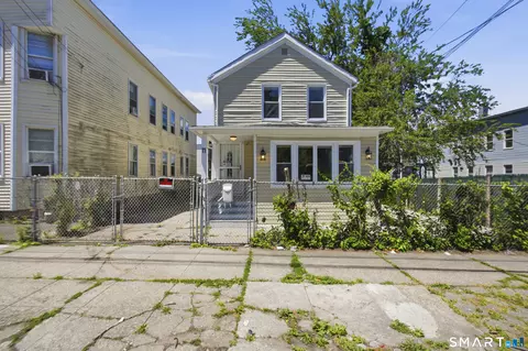 11 Bell St, Bridgeport, CT 06610