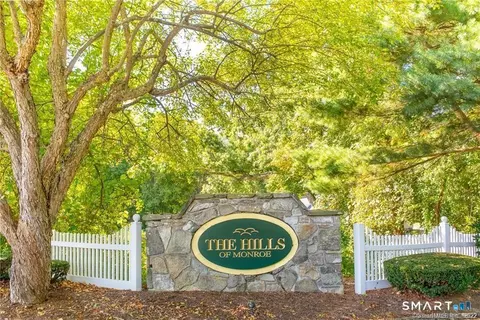 211 Windgate Cir #B, Monroe, CT 06468