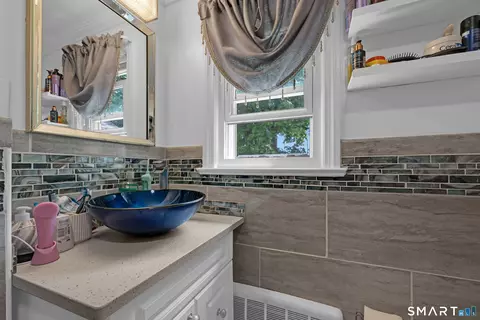 Bath - 25 Crystal St, Wethersfield, CT 06109 photo 1 of 1