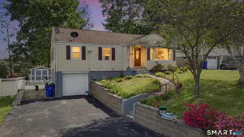 25 Crystal St, Wethersfield, CT 06109