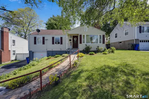 Exterior - 25 Crystal St, Wethersfield, CT 06109 photo 2 of 6