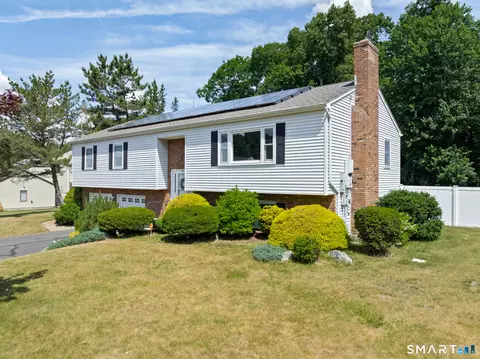 21 Markwood Rd, Manchester, CT 06040