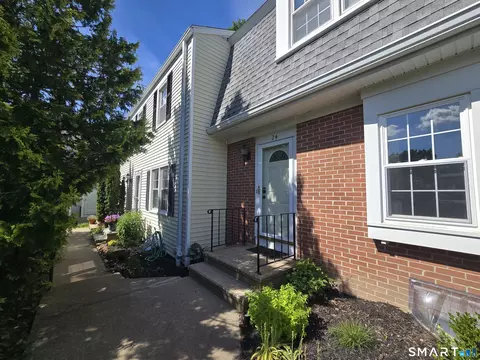 24 Tapping Reeve Vlg #24, Litchfield, CT 06759