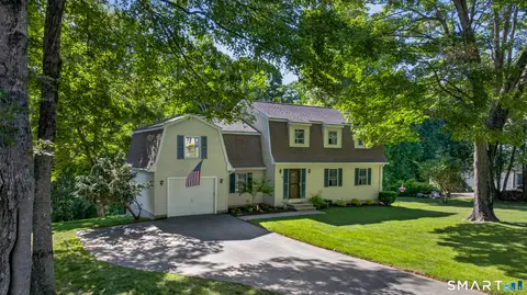 11 Tanglewood Dr, Preston, CT 06365