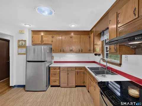 Kitchen - 6 Willow Ln, Ledyard, CT 06339 photo 2 of 3