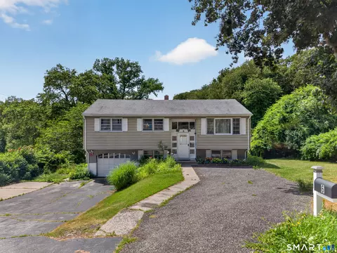 6 Willow Ln, Ledyard, CT 06339