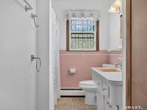 Bath - 6 Willow Ln, Ledyard, CT 06339 photo 1 of 3