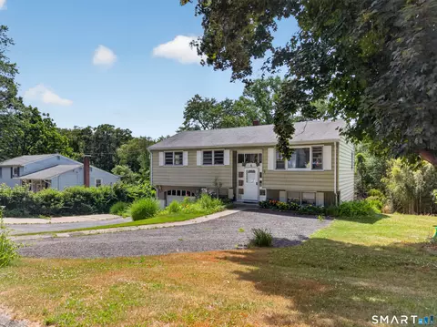 Exterior - 6 Willow Ln, Ledyard, CT 06339 photo 1 of 3