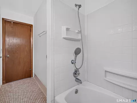 Bath - 6 Willow Ln, Ledyard, CT 06339 photo 2 of 3