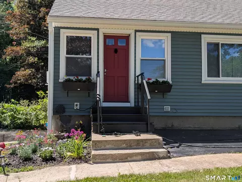 1232 Riverside Dr, North Grosvenor Dale, CT 06255