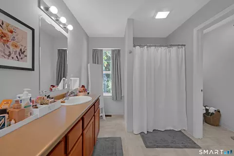 Bath - 24 Glen Rain Rd, Killingly, CT 06241 photo 2 of 3