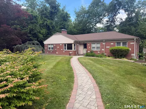 659 W Woods Rd, Hamden, CT 06518