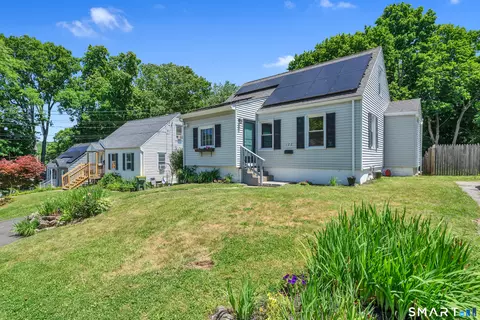 122 Macarthur Dr, Waterbury, CT 06704