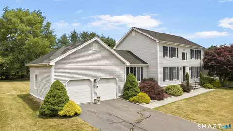 32 Justine Dr, North Haven, CT 06473