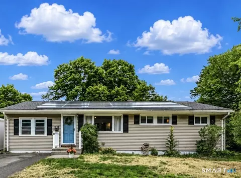 198 Beacon Manor Rd, Naugatuck, CT 06770