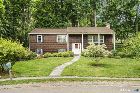 11 Lycett Ct, Norwalk, CT 06850