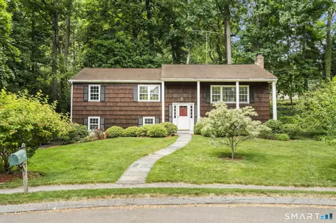 11 Lycett Ct, Norwalk, CT 06850