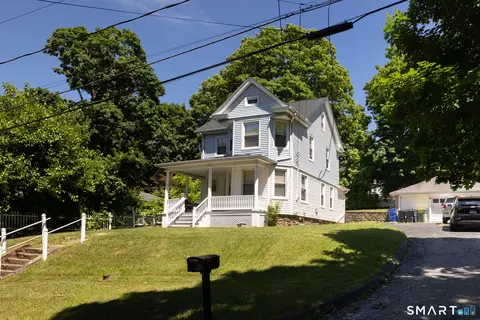 33 Maplewood St, Waterbury, CT 06708