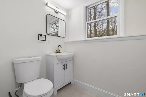 Bath - 70 Dayton Rd, Redding, CT 06896 photo 3 of 4