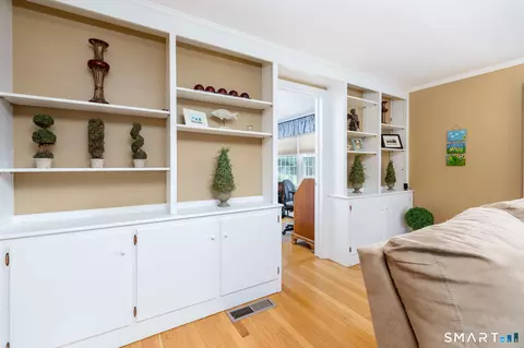 Entry Way - 7 Lantern Ln, Wethersfield, CT 06109 photo 2 of 5