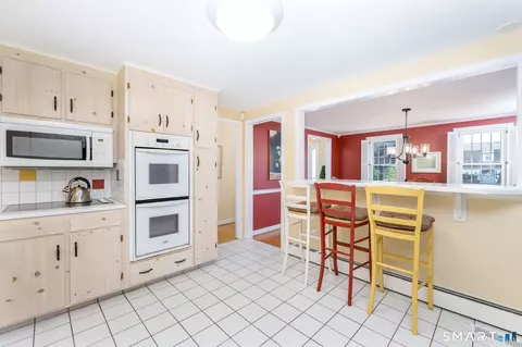 Kitchen - 7 Lantern Ln, Wethersfield, CT 06109 photo 2 of 2