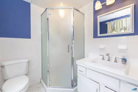 Bath - 7 Lantern Ln, Wethersfield, CT 06109 photo 2 of 3