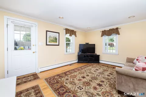Entry Way - 7 Lantern Ln, Wethersfield, CT 06109 photo 3 of 5