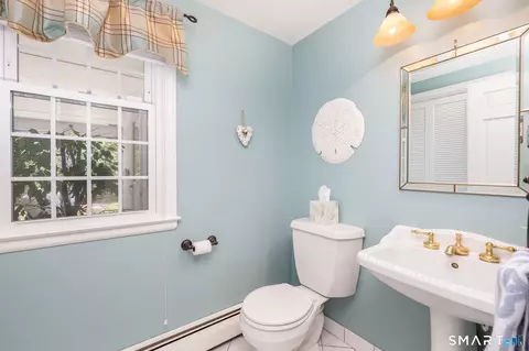 Bath - 7 Lantern Ln, Wethersfield, CT 06109 photo 1 of 3