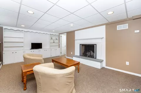 Living - 7 Lantern Ln, Wethersfield, CT 06109 photo 3 of 4