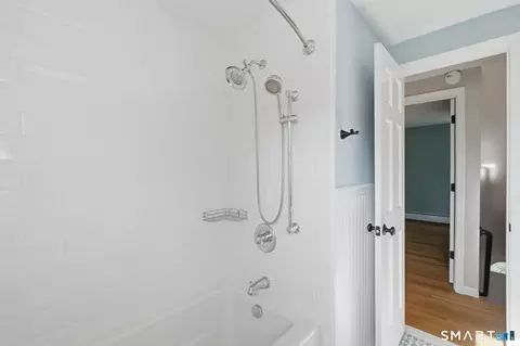 Bath - 71 Dusty Ln, Wethersfield, CT 06109 photo 5 of 5