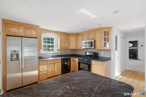 Kitchen - 71 Dusty Ln, Wethersfield, CT 06109 photo 2 of 3