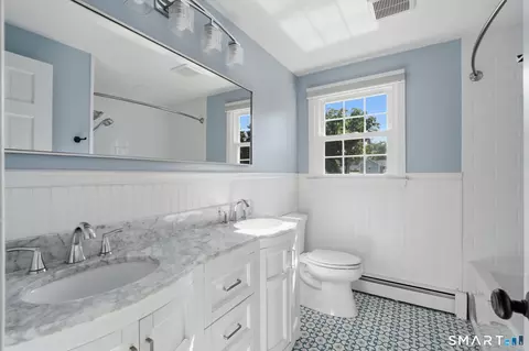 Bath - 71 Dusty Ln, Wethersfield, CT 06109 photo 4 of 5