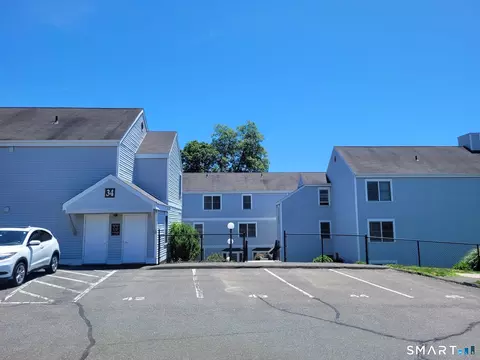 55 Mill Plain Rd #34-3, Danbury, CT 06811