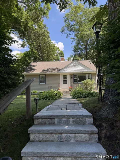 24 Forest Ave, Groton, CT 06340