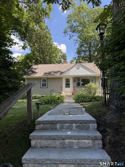 24 Forest Ave, Groton, CT 06340