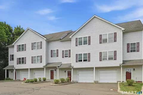 11 Mannions Ln #8, Danbury, CT 06810