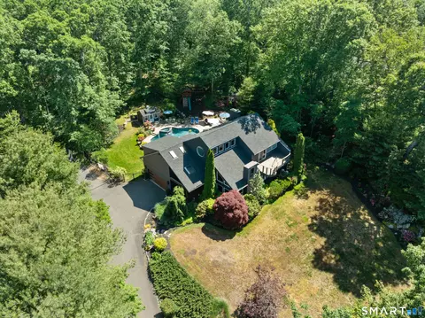 84 Sawmill Rd, Branford, CT 06405