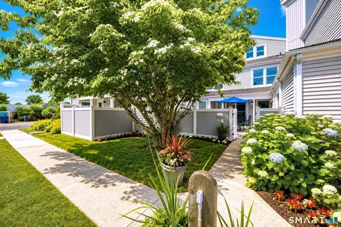 175 S End Rd #B14, East Haven, CT 06512