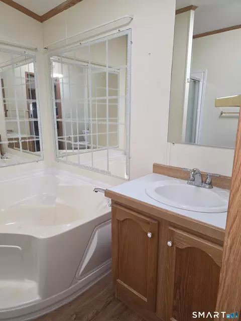 Bath - 5 Jessie Ln, Windham, CT 06256 photo 2 of 3