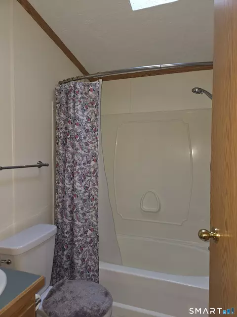Bath - 5 Jessie Ln, Windham, CT 06256 photo 1 of 3