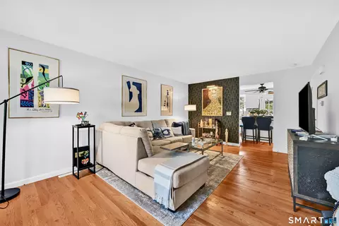 5 Hampton Park, Branford, CT 06405