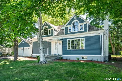 28 Whiting Ln, West Hartford, CT 06119