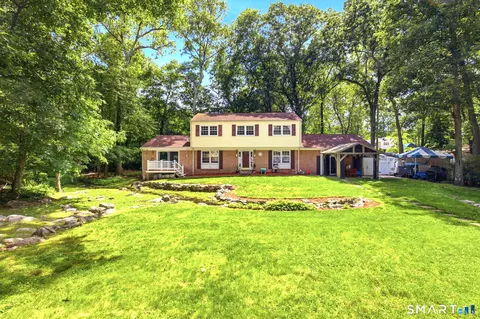 31 Granite Dr, Norwalk, CT 06850
