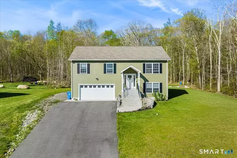 56 Carol Dr, Uncasville, CT 06382